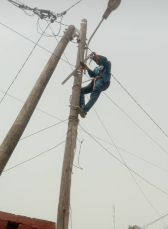 Intervention sur poteau - Traverse Senelec