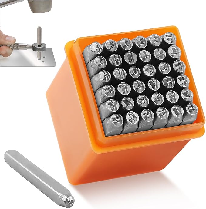 JEU DE LETTRES ET CHIFFRES A FRAPPER